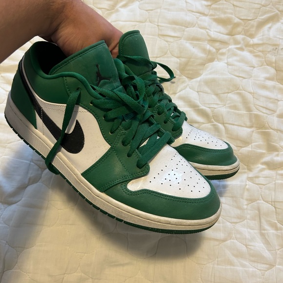 NIKE AIR JORDAN 1 LOWS - PINE GREEN - Picture 3 of 7